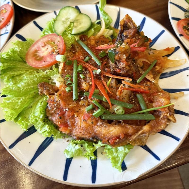 Đĩa cá ba sa sốt cà chua đậm đà hương vị truyền thống Việt Nam